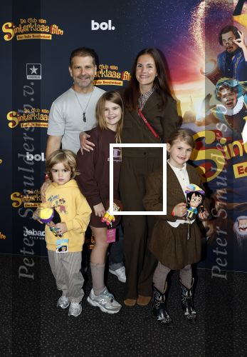 Utrecht 12 oktober 2025
Premiere de club van sinterklaas in kinepolis . marly v d Velde met partner en kinderen