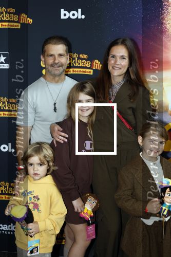Utrecht 12 oktober 2025
Premiere de club van sinterklaas in kinepolis . marly v d Velde met partner en kinderen