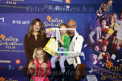 Amsterdam 5 oktober 2025
Premiere sinterklaas film in Pathe Noord. martien Meiland kwam met dochter Maxime Meiland en haar dochters
