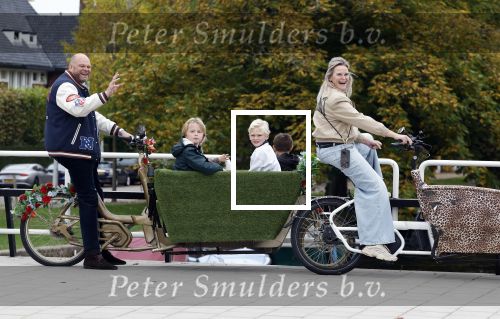 Amsterdam 11 oktober 2025
Menno Kohler met vrouw en kinderen in bakfiets