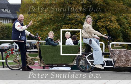 Amsterdam 11 oktober 2025
Menno Kohler met vrouw en kinderen in bakfiets