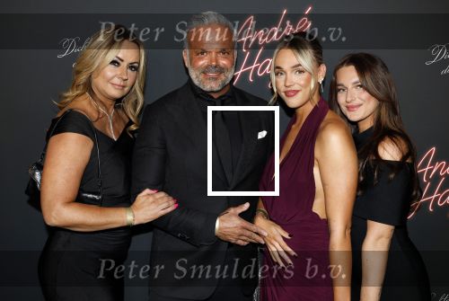 Rotterdam 1 oktober 2025
Premiere nieuwe theatershow Andre Hazes in het nieuwe Luxor. Noa Braaf kwam met haar vader en stiefmoeder