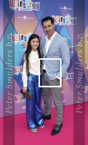 Rotterdam 12 oktober 2025
Premiere Hairspray in het oude Luxor in Rotterdam. Oren Schrijver poseert met zijn dochter Milly Olivia