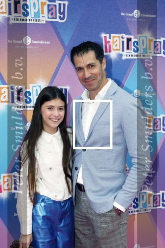 Rotterdam 12 oktober 2025
Premiere Hairspray in het oude Luxor in Rotterdam. Oren Schrijver poseert met zijn dochter Milly Olivia