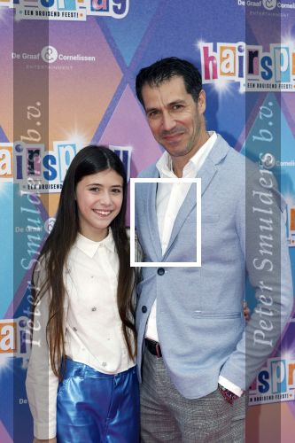 Rotterdam 12 oktober 2025
Premiere Hairspray in het oude Luxor in Rotterdam. Oren Schrijver poseert met zijn dochter Milly Olivia