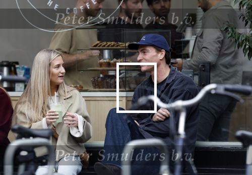 Amsterdam 11 oktober 2025
Robbert Rodenburg drinkt kopje koffie  Amsterdam zuid.