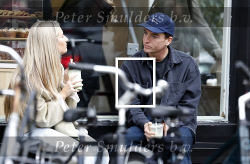 Amsterdam 11 oktober 2025
Robbert Rodenburg drinkt kopje koffie  Amsterdam zuid.
