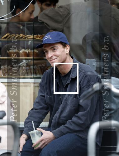 Amsterdam 11 oktober 2025
Robbert Rodenburg drinkt kopje koffie  Amsterdam zuid.