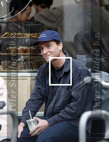 Amsterdam 11 oktober 2025
Robbert Rodenburg drinkt kopje koffie  Amsterdam zuid.