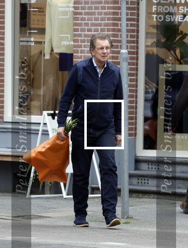 Amsterdam 11 oktober 2025
Robert ten Brink met bloemen in  Amsterdam zuid.
