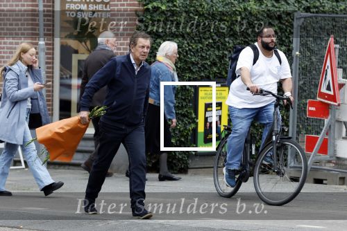 Amsterdam 11 oktober 2025
Robert ten Brink met bloemen in  Amsterdam zuid.