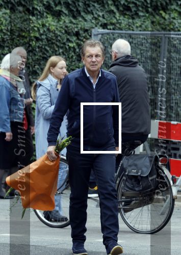 Amsterdam 11 oktober 2025
Robert ten Brink met bloemen in  Amsterdam zuid.