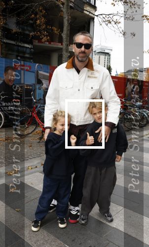 Utrecht 12 oktober 2025
Premiere de club van sinterklaas in kinepolis . sander Huisman met zijn kinderen