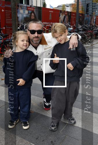 Utrecht 12 oktober 2025
Premiere de club van sinterklaas in kinepolis . sander Huisman met zijn kinderen