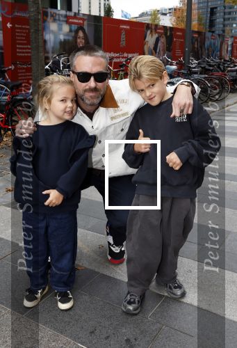 Utrecht 12 oktober 2025
Premiere de club van sinterklaas in kinepolis . sander Huisman met zijn kinderen
