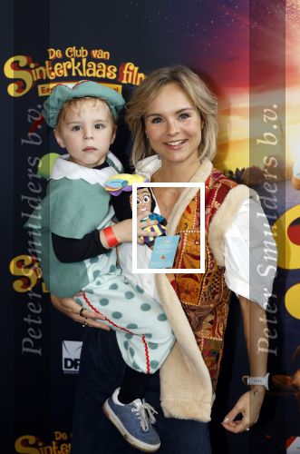 Utrecht 12 oktober 2025
Premiere de club van sinterklaas in kinepolis . Stijn Fransen met haar zoontje