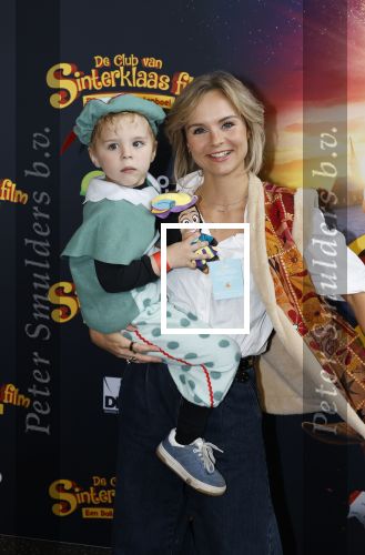Utrecht 12 oktober 2025
Premiere de club van sinterklaas in kinepolis . Stijn Fransen met haar zoontje