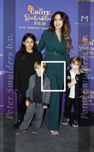Amsterdam 5 oktober 2025
Premiere sinterklaas film in Pathe Noord. tamara Elbaz met zoontje