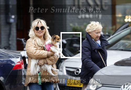 Amsterdam 10 oktober 2025
Tatjana Simic met haar hondje en moeder op straat in Amsterdam zuid.
