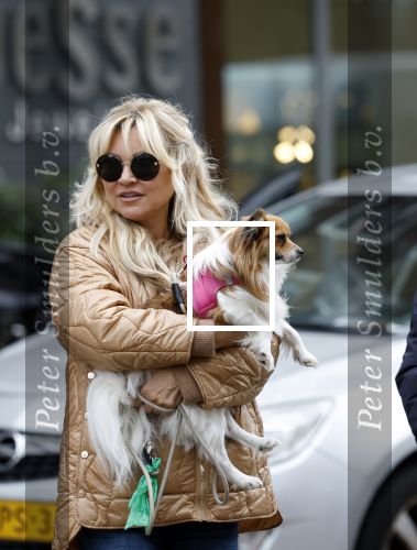 Amsterdam 10 oktober 2025
Tatjana Simic met haar hondje en moeder op straat in Amsterdam zuid.