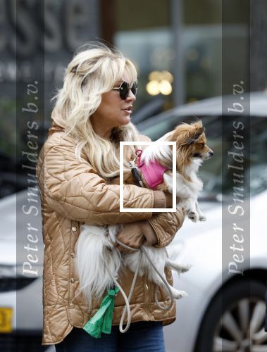 Amsterdam 10 oktober 2025
Tatjana Simic met haar hondje en moeder op straat in Amsterdam zuid.
