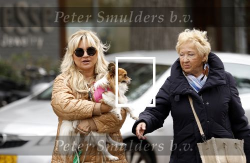 Amsterdam 10 oktober 2025
Tatjana Simic met haar hondje en moeder op straat in Amsterdam zuid.