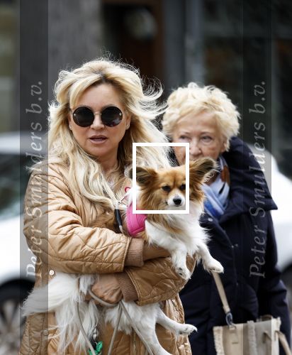 Amsterdam 10 oktober 2025
Tatjana Simic met haar hondje en moeder op straat in Amsterdam zuid.