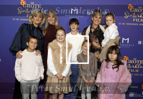 Amsterdam 5 oktober 2025
Premiere sinterklaas film in Pathe Noord. Tineke Schouten met dochters en kleinkinderen
