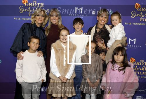 Amsterdam 5 oktober 2025
Premiere sinterklaas film in Pathe Noord. Tineke Schouten met dochters en kleinkinderen