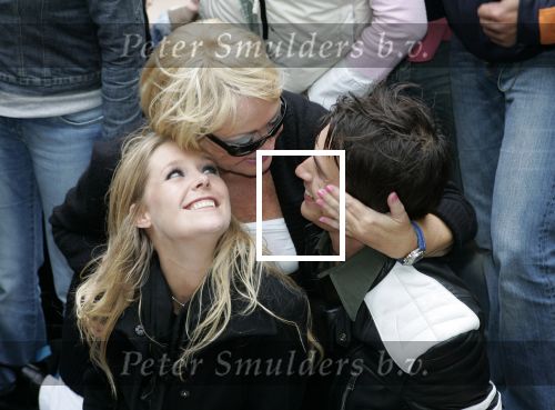Amsterdam 8 augustus 2005
Reunie sterrenslag met boot in amsterdam.
  Viola Holt  kussend met Aram v d Rest en Wytske Kenemans
Peter Smulders bv