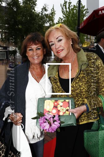 Hilversum 25 mei 2016
Feest Imca Marina vanwege 60 jarig artiesten jubileum en haar 75e verjaardag in de kei. Jose Hoebee en Viola Holt