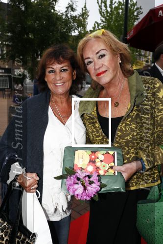 Hilversum 25 mei 2016
Feest Imca Marina vanwege 60 jarig artiesten jubileum en haar 75e verjaardag in de kei. Jose Hoebee en Viola Holt