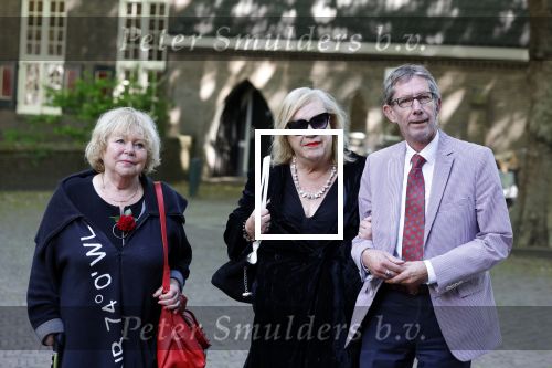 Laren 2 juni 2022
Begrafenis / dienst van Willibrord Frequin in de Sint Jansbasiliek in Laren . Tineke de Nooij en Viola Holt met man Peter