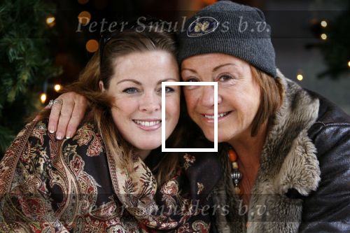 Amsterdam 8 januari 2008
Viola Holt met muts en dochter op terras op de pc hooftstraat.
Peter Smulders bv