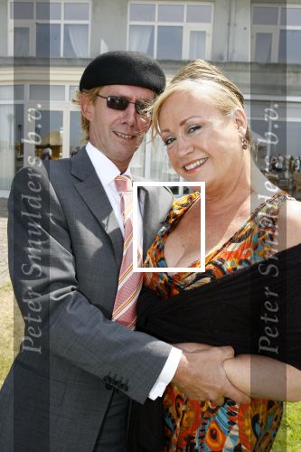 Noordwijk 20 juni 2006
Society lunch in huis ter duin.
Viola Holt met man Peter
Peter Smulders bv