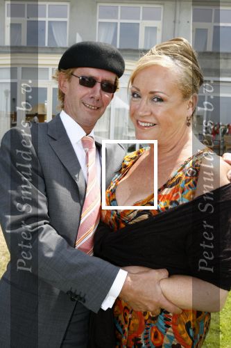 Noordwijk 20 juni 2006
Society lunch in huis ter duin.
Viola Holt met man Peter
Peter Smulders bv