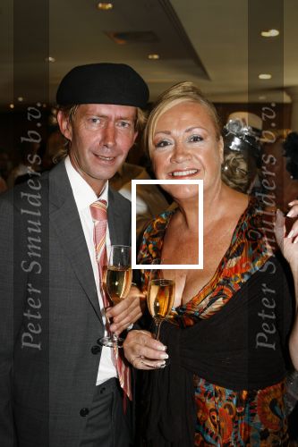 Noordwijk 20 juni 2006
Society lunch in huis ter duin.
Viola Holt met haar man peter
Peter Smulders bv