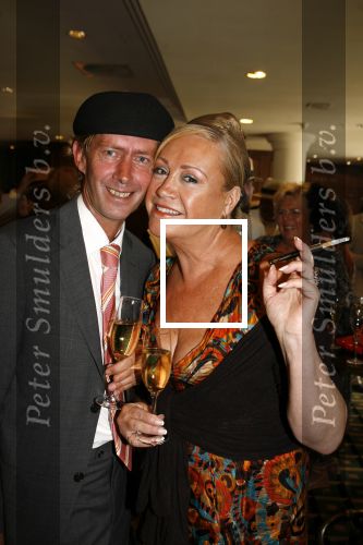 Noordwijk 20 juni 2006
Society lunch in huis ter duin.
Viola Holt met haar man peter
Peter Smulders bv