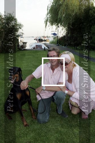 Loosdrecht 28 mei 2005
Etentje bij restaurant Fatou.
Viola Holt met zonnebril en man Peter en hond (dobberman)
Peter Smulders bv