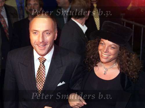 Amsterdam 1 november 1999
Tuschinski theater
Premiere DO NOT DISTURB
ALFRED  V D HEUVEL met zijn nicht