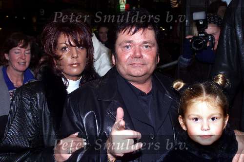Amsterdam 24 November 1999
Premiere van de documantaire over het leven van Andre Hazes in Tushinsky Amsterdam.
Andre Hazes met zijn vrouw en dochtertje