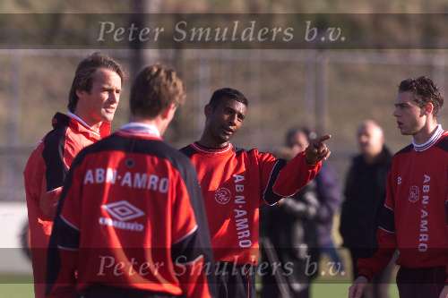 AMSTERDAM 3-11-1999
De training van AJAX ter voorbereiding van het Europacup duel tegen Hap[oel Haifa.
Aron Winter  met links assistent trainer Jan Olde Riekerink