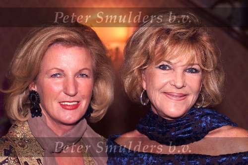 Amsterdam 8 november 1999
Gala Parel van Nederland in hotel Krasnaplosky in Amsterdam.
Astrid Engels met een vriendin.