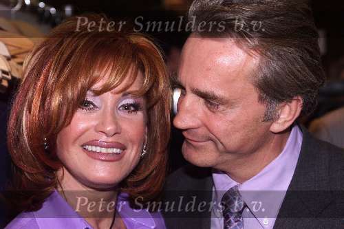 Naarden Vesting 1-11-1999
Uitreiking boek van Leco van Zadelhoff in het Arsenaal in Naarden Vesting
Connie Breukhoven met haar man HANS BREUKHOVEN