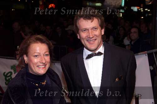 AMSTERDAM 23 November 1999
Premiere van de niuewe James Bond film in Tushinsky Amsterdam.
Dick Scheringa met zijn vrouw.