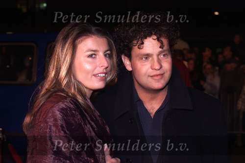 Scheveningen 21-11-1999
Premiere van de musical Elisabeth in het circustheater in Scheveningen.
Dirk Zeelenberg met vriendin (ex Reinout Oerlemans)