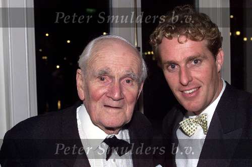 23 November 1999
Premiere nieuwe James Bond Film in Tushinky in Amsterdam.
Edwin Smulders met Mr. Q uit de James Bond films.