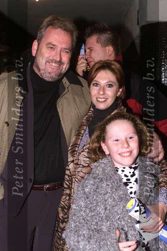Amsterdam 15 November 1999
Premiere van de film Tarzan in het Pathe Theater in Amsterdam.
Ernst daniel Smid met zijn gezin.