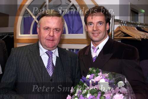 Naarden Vesting 1-11-1999
Uitreiking boek van Leco van Zadelhoff in het Arsenaal in Naarden Vesting
GERARD JOLING  en HARRY MENS