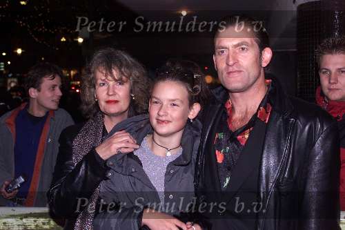 Amsterdam 15-11-1999
Premiere van de film Tarzan in het Pathe Theater in Amsterdam.
Huub v d Lubbe met zijn gezin.